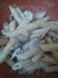 Pasta with mushrooms, white wine and soy cream